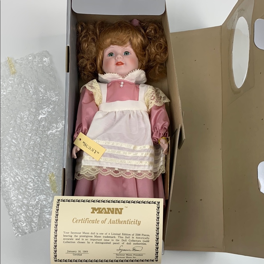 VINTAGE Mann Pink Porcelain Doll Sunny COA Certificate 1989 Pink Creme dress